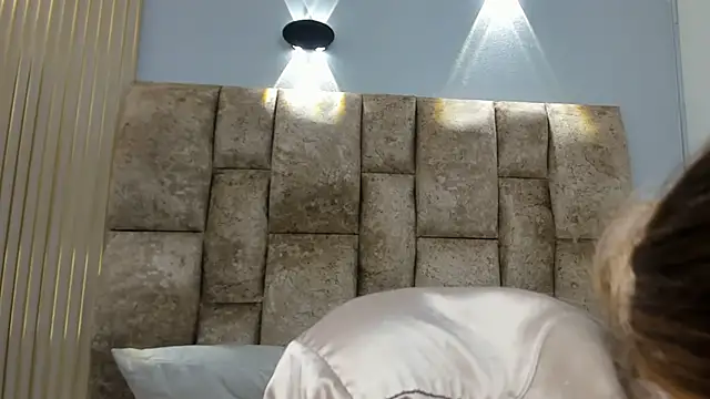 yulievans online show from February 22, 2025, 10:09 pm