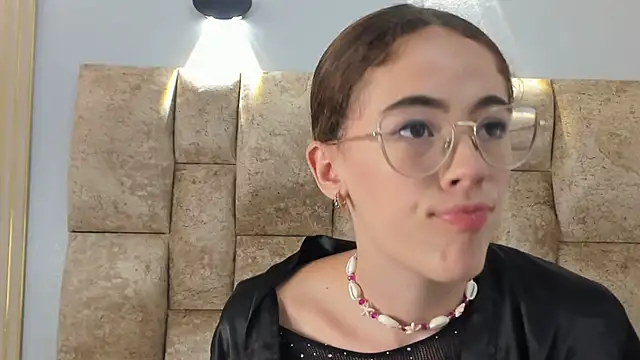 yulievans online show from February 19, 2025, 3:27 pm