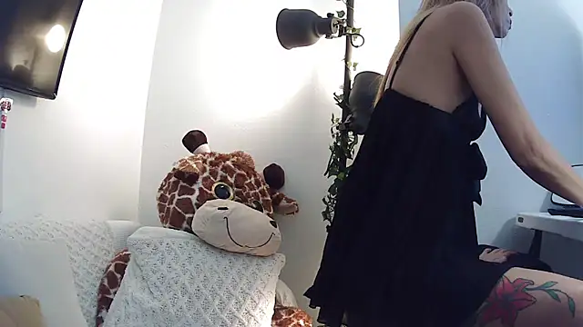 mysterymel online show from March 8, 2025, 5:22 pm