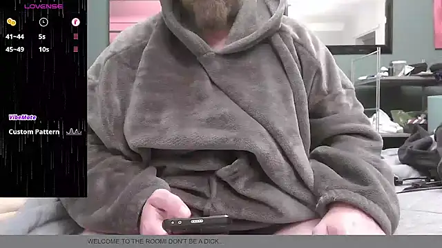 Snapshot of BondBroken chatting on October 1, 2025, 7:51 pm BondBroken online show from October 1, 2025, 7:51 pm