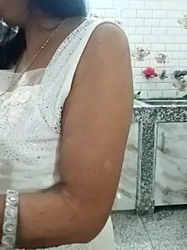 Snapshot of Saroj-Shah chatting on October 15, 2025, 4:26 pm Saroj-Shah online show from October 15, 2025, 4:26 pm