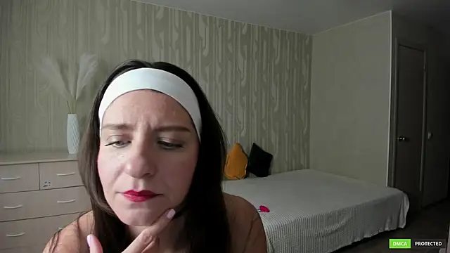 Snapshot of helentasty chatting on April 21, 2026, 10:33 am helentasty online show from April 21, 2026, 10:33 am