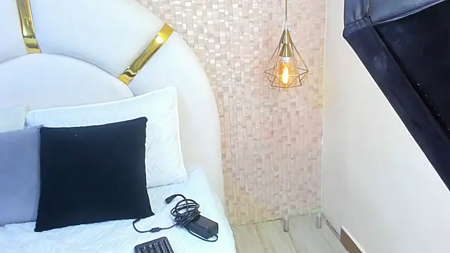 sophie 1 online show from February 15, 2025, 3:31 am