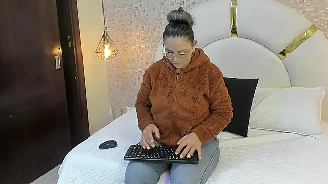 sophie 1 online show from February 26, 2025, 3:03 am