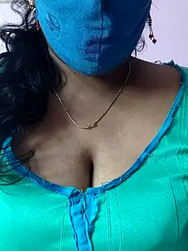 mallu-sumi online show from November 21, 2025, 3:27 am