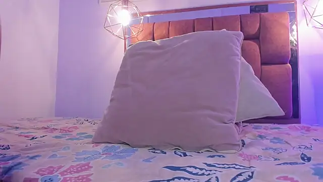 Snapshot of kristakinnky chatting on October 9, 2025, 1:55 pm kristakinnky online show from October 9, 2025, 1:55 pm