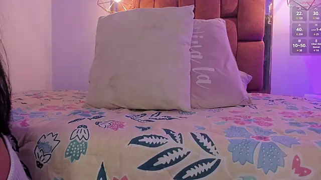 Snapshot of kristakinnky chatting on October 4, 2025, 1:34 pm kristakinnky online show from October 4, 2025, 1:34 pm