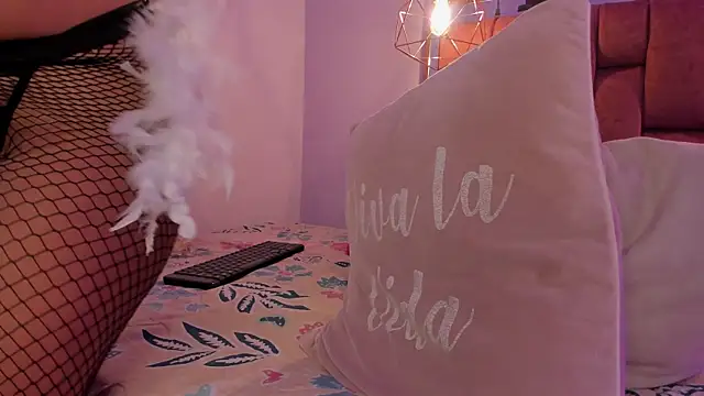 Snapshot of kristakinnky chatting on October 16, 2025, 1:52 pm kristakinnky online show from October 16, 2025, 1:52 pm