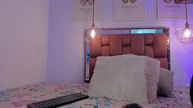 Snapshot of kristakinnky chatting on September 26, 2025, 1:18 pm kristakinnky online show from September 26, 2025, 1:18 pm