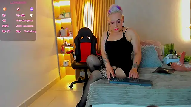 mia becke online show from September 15, 2025, 11:32 am