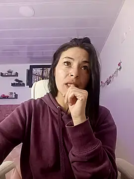 emmaroxi online show from February 18, 2025, 8:25 pm
