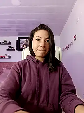 emmaroxi online show from February 18, 2025, 1:33 pm