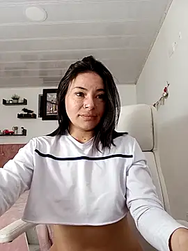 emmaroxi online show from March 5, 2025, 1:17 pm