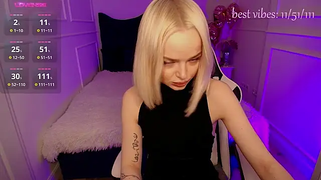 horny blondiee online show from February 19, 2025, 8:12 am