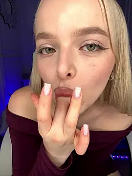 horny blondiee online show from January 7, 2026, 4:56 pm