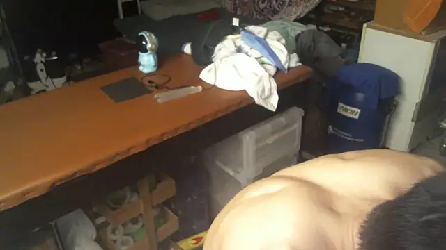 hkwildguy online show from December 18, 2025, 9:51 pm