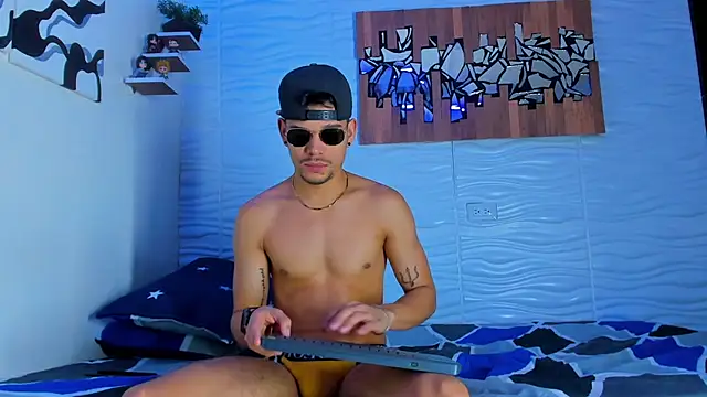 Friendsofeverything  online show from September 20, 2025, 10:04 pm