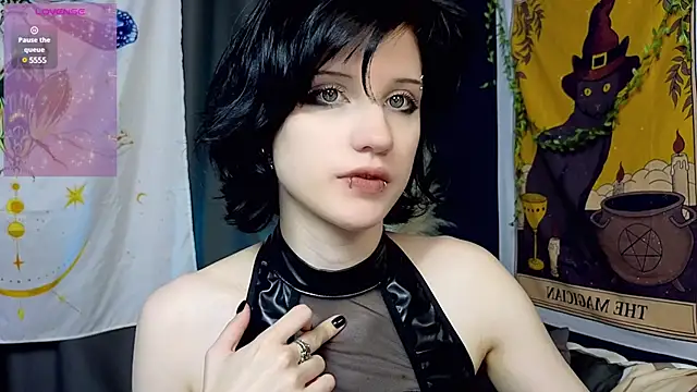 dark vamp  online show from January 17, 2025, 6:44 pm