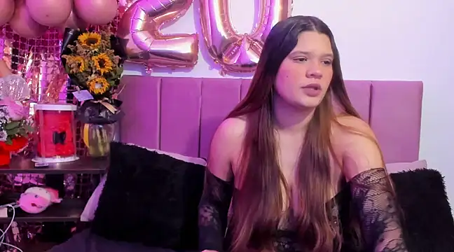 Snapshot of Alessia_Lin chatting on December 20, 2024, 11:00 am Alessia Lin online show from December 20, 2024, 11:00 am