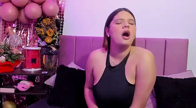 Snapshot of Alessia_Lin chatting on December 31, 2024, 12:04 pm Alessia Lin online show from December 31, 2024, 12:04 pm