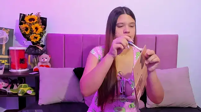 Snapshot of Alessia_Lin chatting on December 14, 2024, 11:29 am Alessia Lin online show from December 14, 2024, 11:29 am