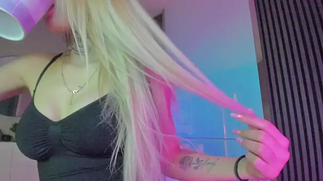 Snapshot of blondie_muller chatting on February 25, 2025, 6:23 pm blondie muller online show from February 25, 2025, 6:23 pm