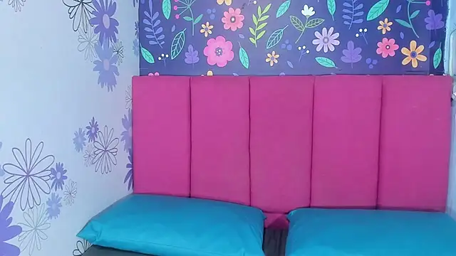 Snapshot of Lucy_White__ chatting on October 15, 2025, 8:39 pm Lucy White online show from October 15, 2025, 8:39 pm