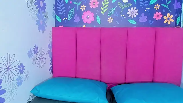 Snapshot of Lucy_White__ chatting on October 22, 2025, 8:19 pm Lucy White online show from October 22, 2025, 8:19 pm