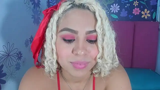 Snapshot of Lucy_White__ chatting on October 9, 2025, 8:09 pm Lucy White online show from October 9, 2025, 8:09 pm