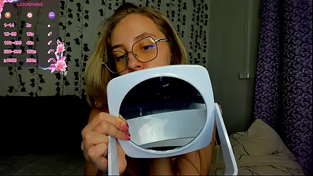 Snapshot of Kitty_Katrine chatting on January 21, 2025, 2:26 pm Kitty Katrine online show from January 21, 2025, 2:26 pm