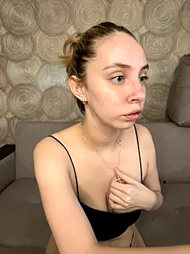 Kitty Katrine online show from November 17, 2025, 11:14 am