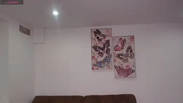 dolcebella online show from April 12, 2026, 4:16 am