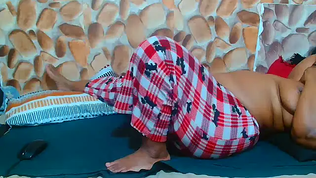 Snapshot of AfricanBigAssxx98 chatting on October 25, 2025, 9:48 pm AfricanBigAssxx98 online show from October 25, 2025, 9:48 pm