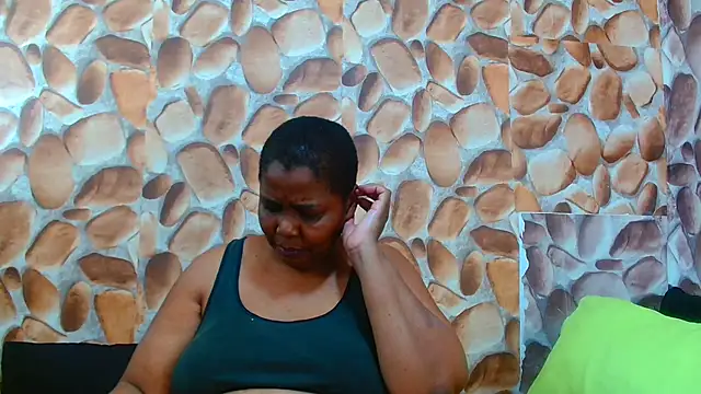 Snapshot of AfricanBigAssxx98 chatting on October 5, 2025, 11:12 am AfricanBigAssxx98 online show from October 5, 2025, 11:12 am