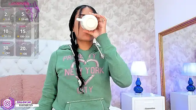 Eliza Thaylor   online show from March 7, 2025, 2:46 am
