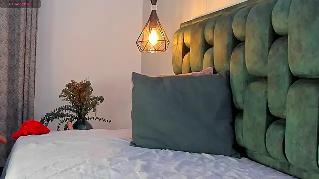 angelswets online show from October 23, 2025, 2:16 pm