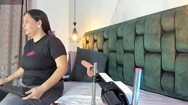 angelswets online show from October 4, 2025, 2:18 pm