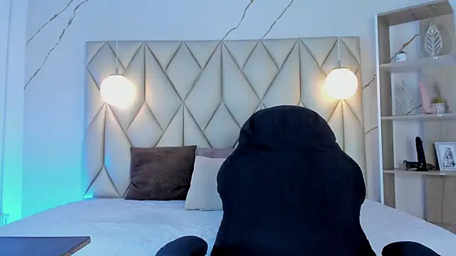 angelswets online show from December 14, 2025, 1:28 pm