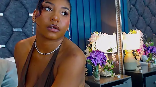 Snapshot of VanessaGlenn chatting on October 14, 2025, 7:47 pm VanessaGlenn online show from October 14, 2025, 7:47 pm