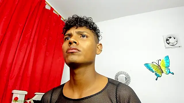 Snapshot of oiliver_mat chatting on December 3, 2024, 4:20 am oiliver mat online show from December 3, 2024, 4:20 am