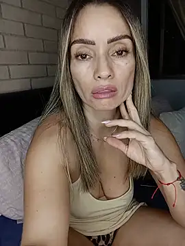 Loly Horny online show from June 12, 2026, 1:03 am