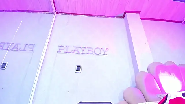 Snapshot of LaurenHu chatting on September 22, 2025, 5:35 am LaurenHu online show from September 22, 2025, 5:35 am