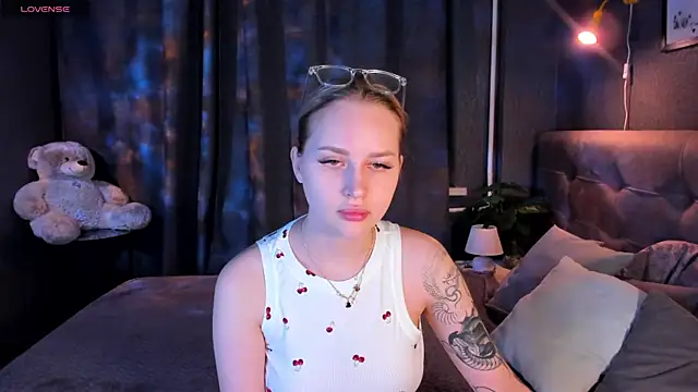 Snapshot of Carol__Cox chatting on September 28, 2025, 11:55 pm Carol  Cox online show from September 28, 2025, 11:55 pm