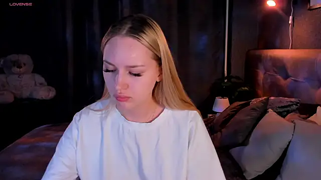 Snapshot of Carol__Cox chatting on September 24, 2025, 11:43 pm Carol  Cox online show from September 24, 2025, 11:43 pm