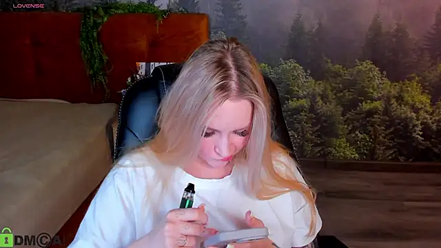 Snapshot of Carol__Cox chatting on October 14, 2025, 11:25 pm Carol  Cox online show from October 14, 2025, 11:25 pm