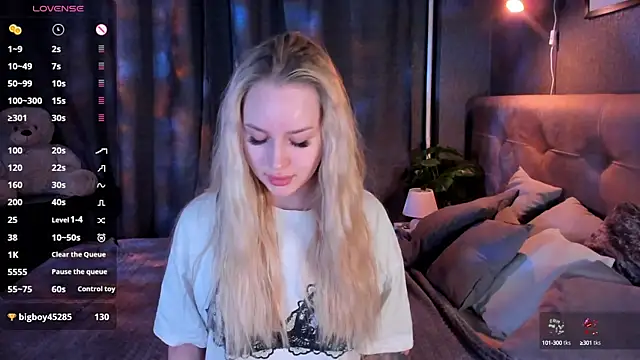 Snapshot of Carol__Cox chatting on September 22, 2025, 11:55 pm Carol  Cox online show from September 22, 2025, 11:55 pm