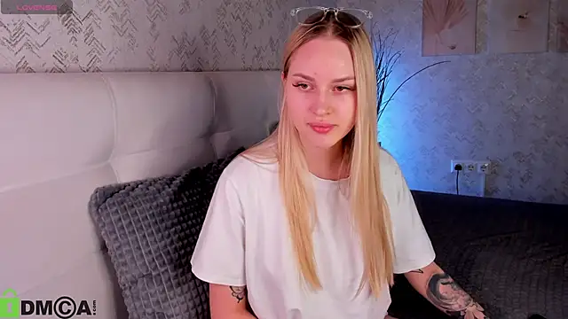 Snapshot of Carol__Cox chatting on October 29, 2025, 10:52 pm Carol  Cox online show from October 29, 2025, 10:52 pm