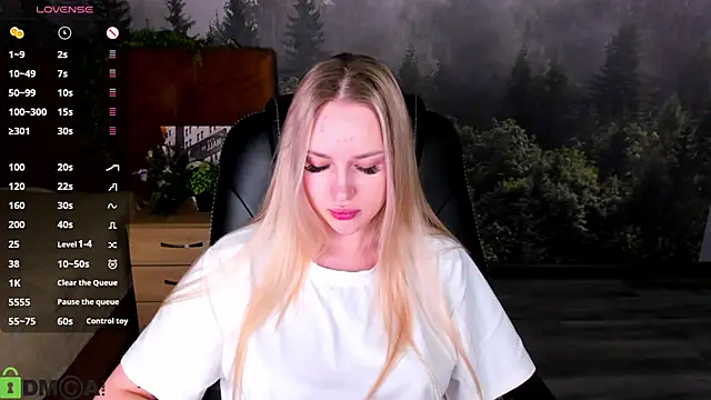 Snapshot of Carol__Cox chatting on October 14, 2025, 12:11 am Carol  Cox online show from October 14, 2025, 12:11 am