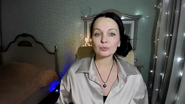 WitchBlueRose online show from February 7, 2025, 6:13 pm