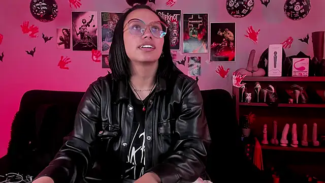 lilith-deveraux online show from November 21, 2025, 4:39 pm